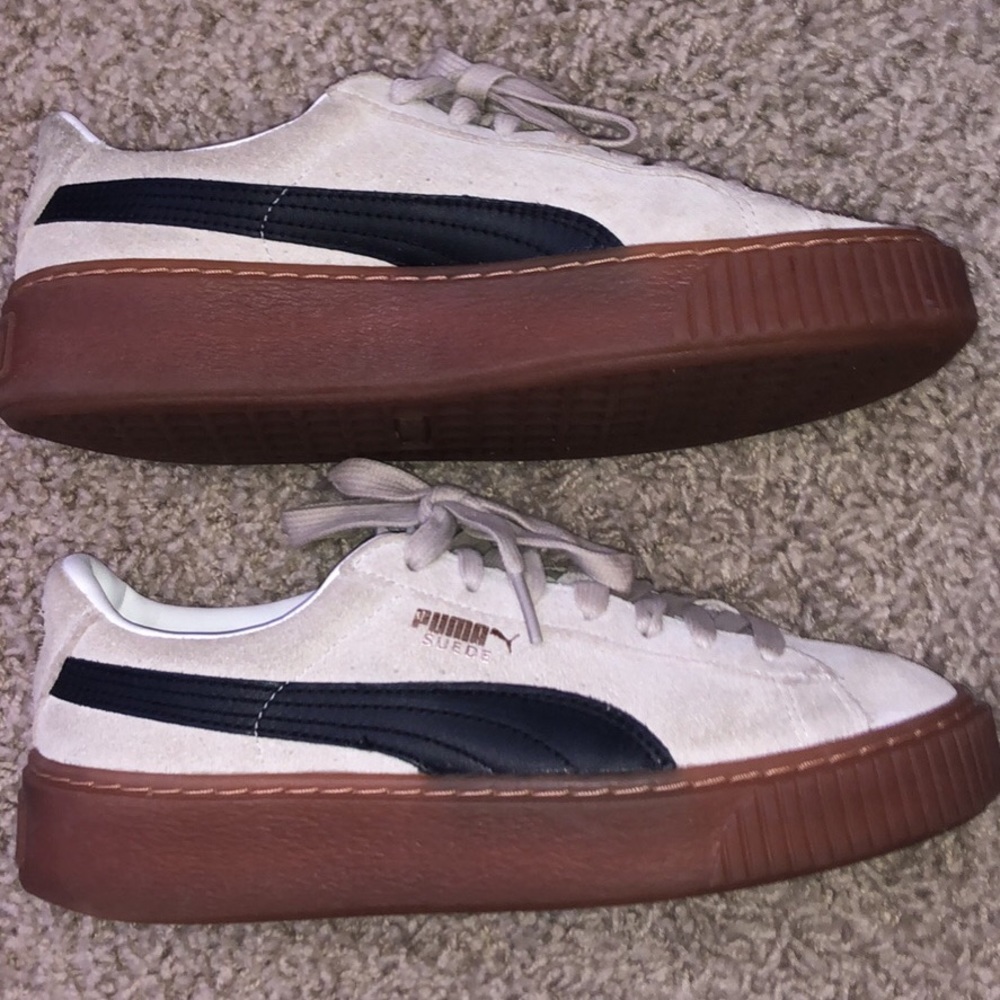 PUMA Women platform suede Sneaker